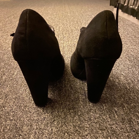 Black heels - Picture 3 of 3